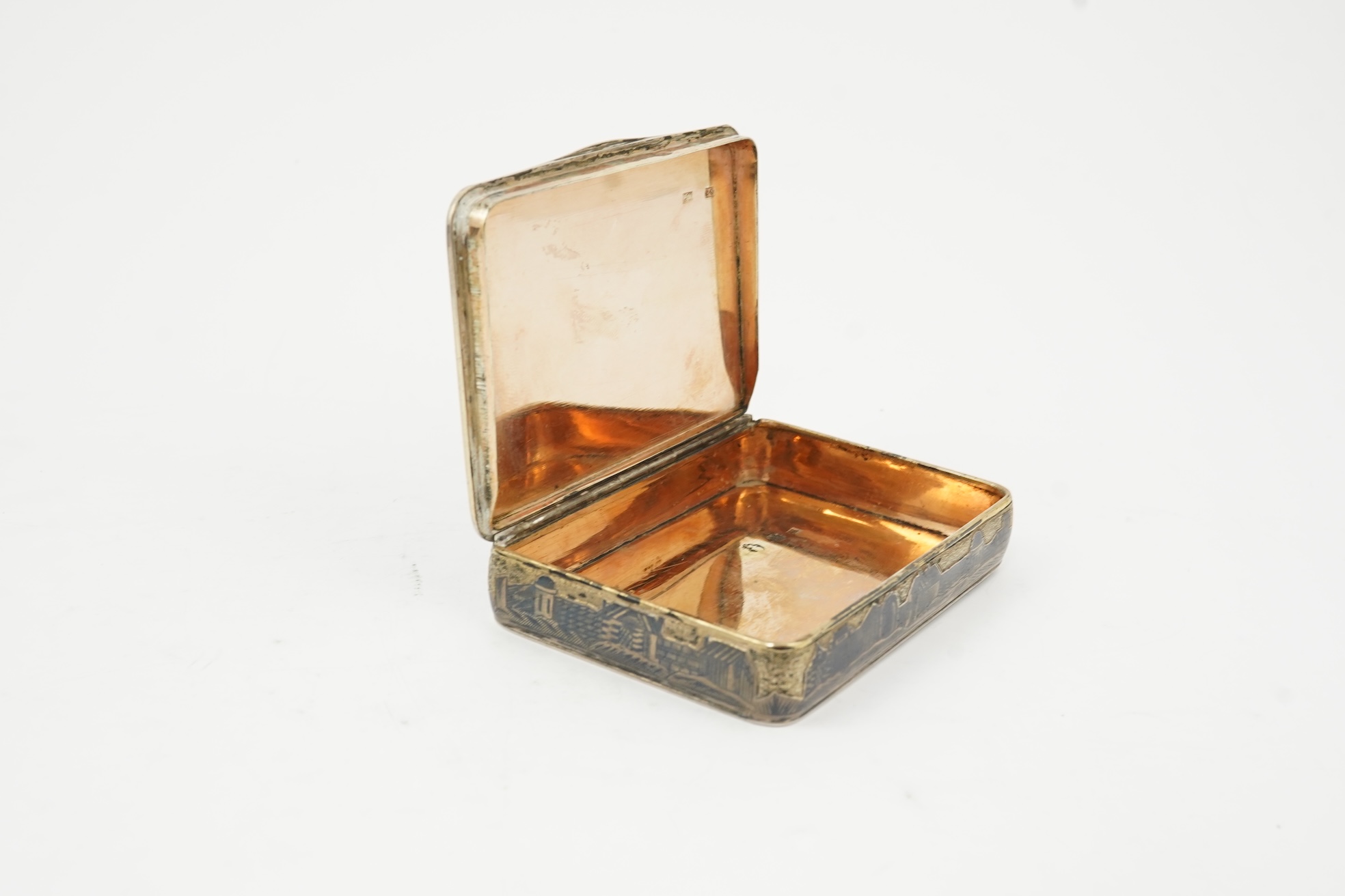 An early 19th century Russian 84 zolotnik and niello rectangular snuff box, assay master Andrei Kovalsky, Moscow, 1825